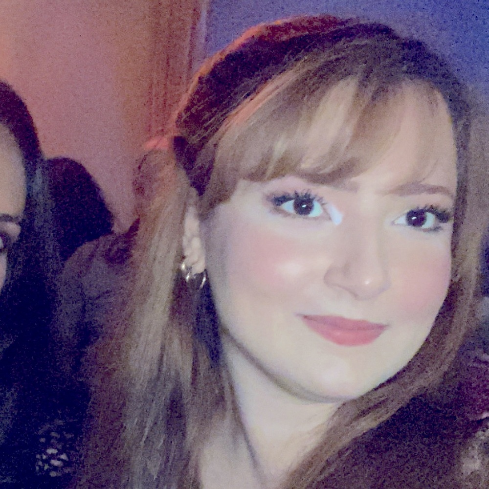 Meet your Posher, Mona